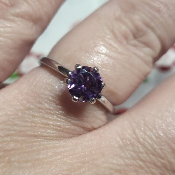 Sterling Silver Amethyst Solitaire Ring - Picture 1 of 5